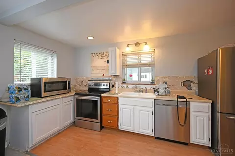 Kitchen - 2291 Deblin Dr, Cincinnati, OH 45239 photo 1 of 2