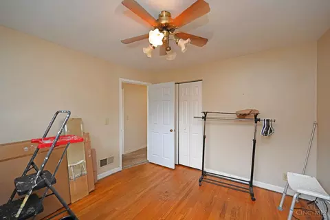 Bedroom - 2291 Deblin Dr, Cincinnati, OH 45239 photo 4 of 9