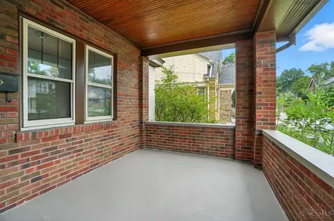 Exterior - 3326 Glenhurst Pl, Cincinnati, OH 45209 photo 3 of 15
