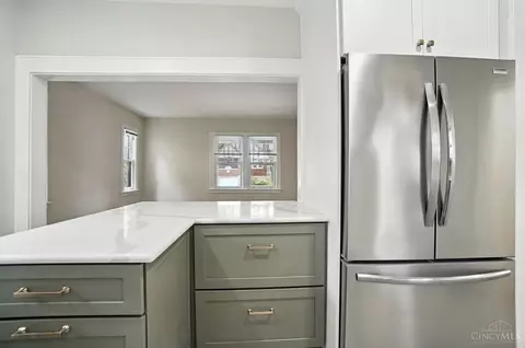 Kitchen - 3326 Glenhurst Pl, Cincinnati, OH 45209 photo 8 of 9