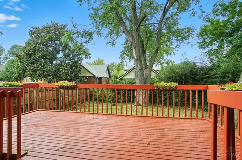 Exterior - 3326 Glenhurst Pl, Cincinnati, OH 45209 photo 6 of 15