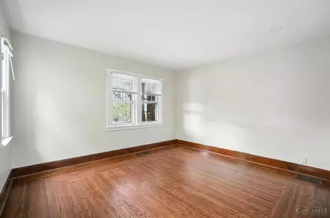 Living - 3326 Glenhurst Pl, Cincinnati, OH 45209 photo 5 of 7