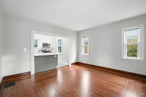 Living - 3326 Glenhurst Pl, Cincinnati, OH 45209 photo 7 of 7