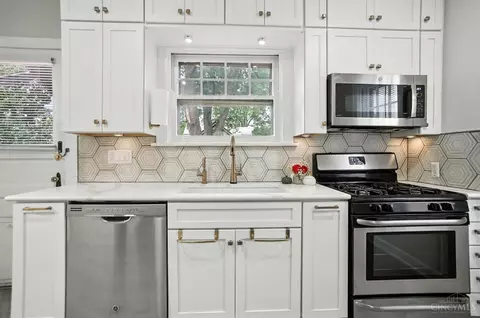 Kitchen - 3326 Glenhurst Pl, Cincinnati, OH 45209 photo 4 of 9