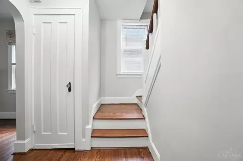Entry Way - 3326 Glenhurst Pl, Cincinnati, OH 45209 photo 5 of 9