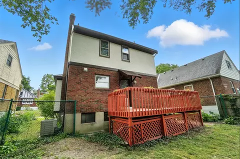 Exterior - 3326 Glenhurst Pl, Cincinnati, OH 45209 photo 11 of 15