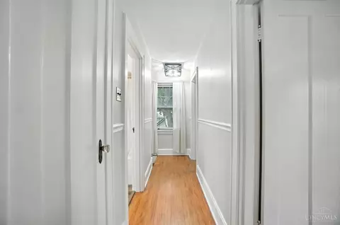Entry Way - 3326 Glenhurst Pl, Cincinnati, OH 45209 photo 7 of 9