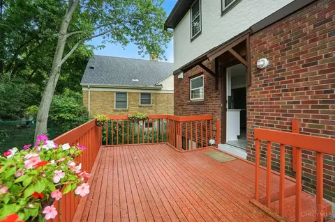 Exterior - 3326 Glenhurst Pl, Cincinnati, OH 45209 photo 7 of 15