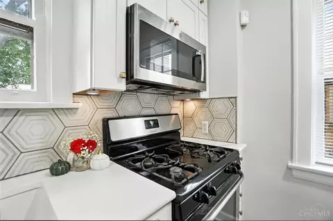 Kitchen - 3326 Glenhurst Pl, Cincinnati, OH 45209 photo 5 of 9