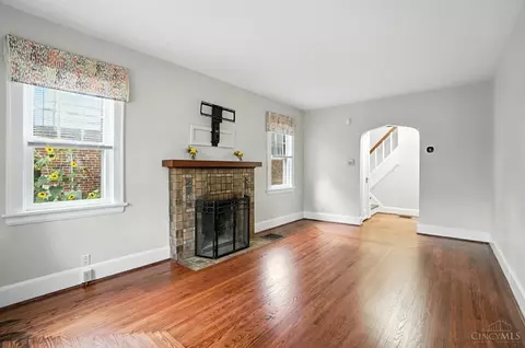 Living - 3326 Glenhurst Pl, Cincinnati, OH 45209 photo 1 of 7