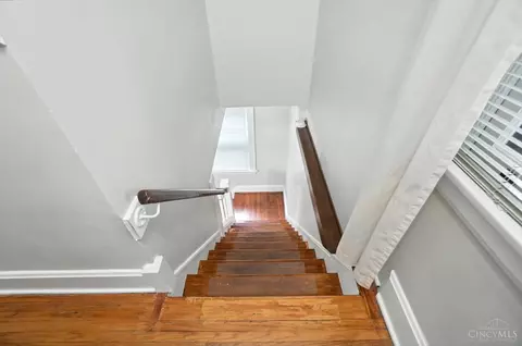 Entry Way - 3326 Glenhurst Pl, Cincinnati, OH 45209 photo 6 of 9