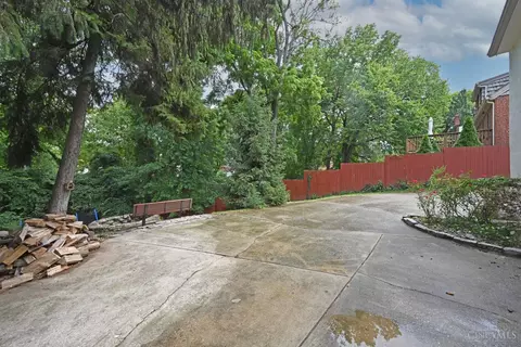 Exterior - 4522 Perth Ln, Cincinnati, OH 45229 photo 8 of 9