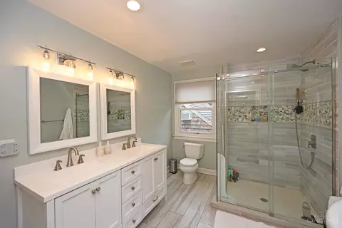 Bath - 4522 Perth Ln, Cincinnati, OH 45229 photo 3 of 9