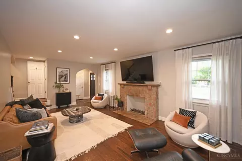 Living - 4522 Perth Ln, Cincinnati, OH 45229 photo 7 of 10