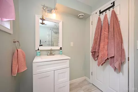 Bath - 4522 Perth Ln, Cincinnati, OH 45229 photo 8 of 9