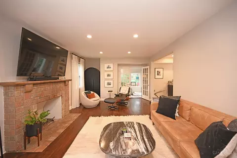 Living - 4522 Perth Ln, Cincinnati, OH 45229 photo 4 of 10