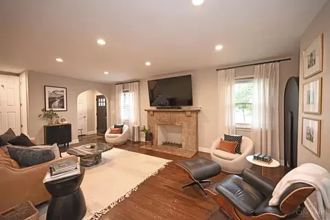 Living - 4522 Perth Ln, Cincinnati, OH 45229 photo 6 of 10
