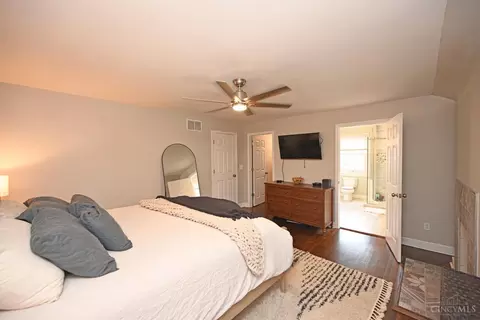 Bedroom - 4522 Perth Ln, Cincinnati, OH 45229 photo 3 of 9