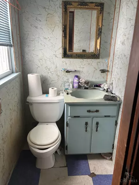 Bath - 1233 Considine Ave, Cincinnati, OH 45204 photo 1 of 4