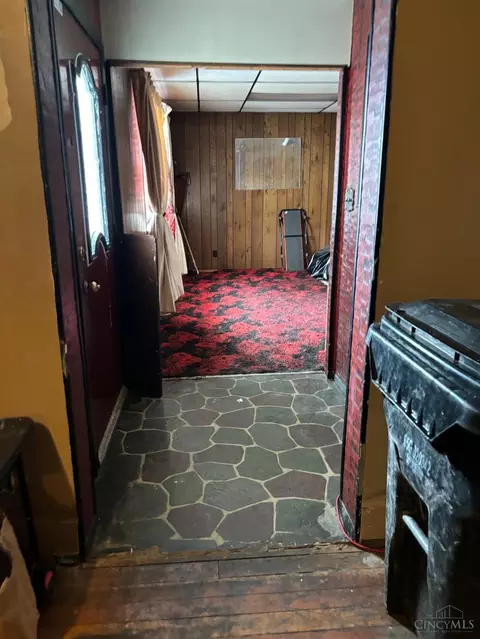 Entry Way - 1233 Considine Ave, Cincinnati, OH 45204 photo 2 of 3