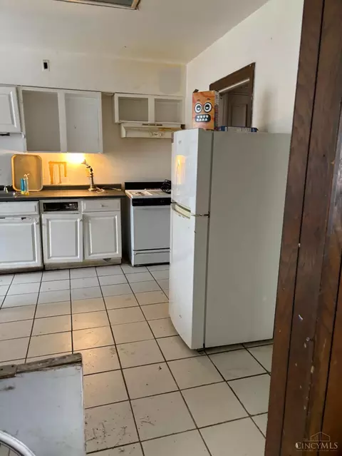 Kitchen - 1233 Considine Ave, Cincinnati, OH 45204 photo 3 of 3