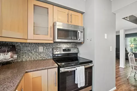Kitchen - 7782 Hackney Cir, Maineville, OH 45039 photo 2 of 4