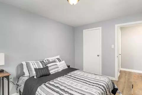 Bedroom - 3913 Gatewood Ln, Silverton, OH 45236 photo 2 of 5