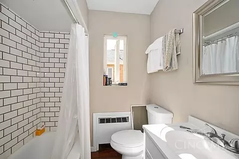 Bath - 3913 Gatewood Ln, Silverton, OH 45236 photo 2 of 2