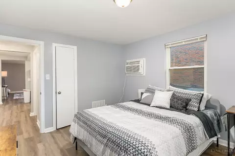 Bedroom - 3913 Gatewood Ln, Silverton, OH 45236 photo 4 of 5