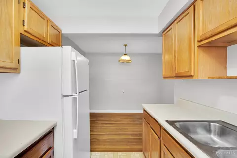 Kitchen - 5429 Lester Rd, Cincinnati, OH 45213 photo 5 of 7