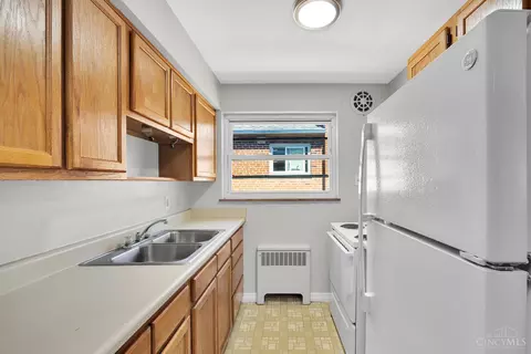 Kitchen - 5429 Lester Rd, Cincinnati, OH 45213 photo 4 of 7
