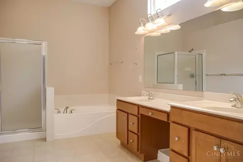 Bath - 3533 Macpherson Pl, Cincinnati, OH 45245 photo 2 of 2