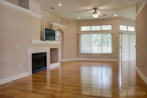 Living - 3533 Macpherson Pl, Cincinnati, OH 45245 photo 3 of 7