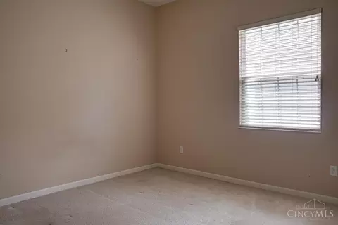 Bedroom - 3533 Macpherson Pl, Cincinnati, OH 45245 photo 2 of 4