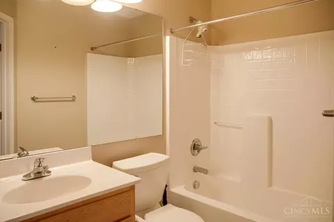 Bath - 3533 Macpherson Pl, Cincinnati, OH 45245 photo 1 of 2