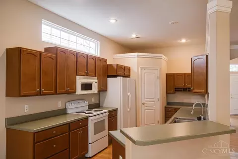 Kitchen - 3533 Macpherson Pl, Cincinnati, OH 45245 photo 2 of 3