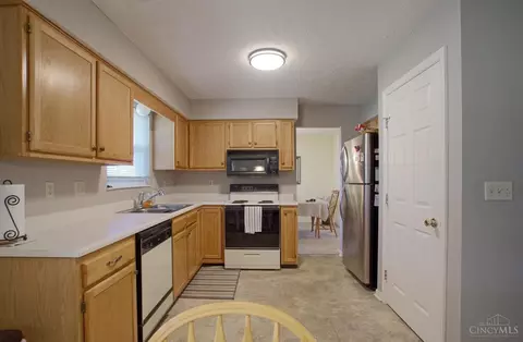2028 Crest Rd, Forest Park, OH 45240 photo 8