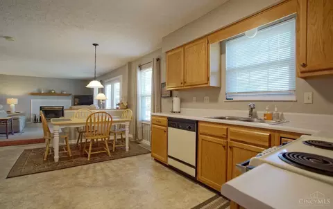 2028 Crest Rd, Forest Park, OH 45240 photo 9