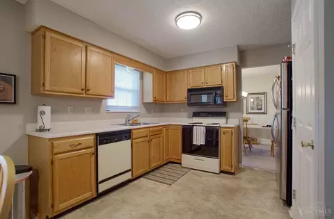 2028 Crest Rd, Forest Park, OH 45240 photo 7