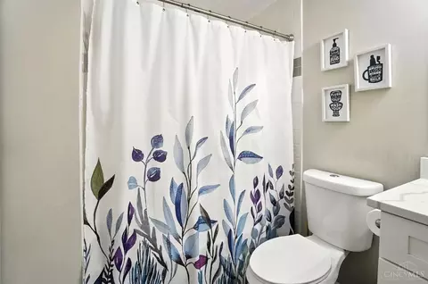 Bath - 8740 Exeter Pl, Maineville, OH 45039 photo 3 of 4