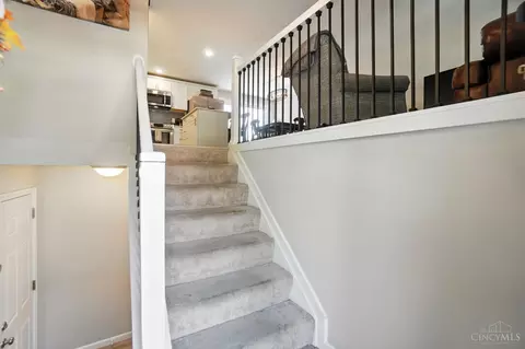 Entry Way - 8740 Exeter Pl, Maineville, OH 45039 photo 2 of 4