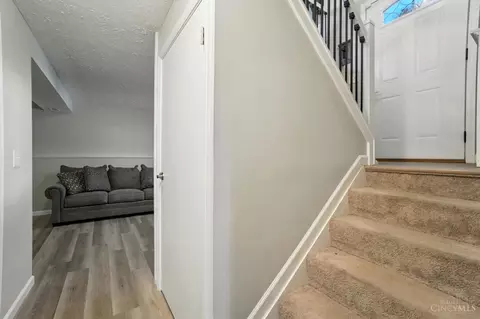 Entry Way - 8740 Exeter Pl, Maineville, OH 45039 photo 3 of 4