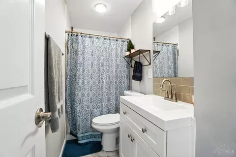Bath - 8740 Exeter Pl, Maineville, OH 45039 photo 1 of 4
