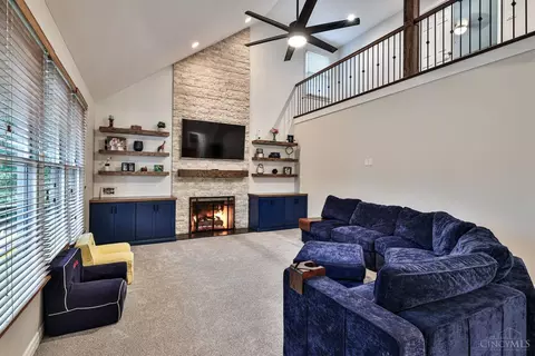 Living - 1271 Aintree Ct, Hamilton Township, OH 45039 photo 2 of 5