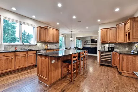 Kitchen - 1271 Aintree Ct, Hamilton Township, OH 45039 photo 5 of 5