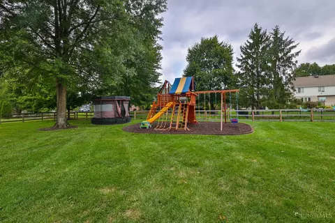 Exterior - 1271 Aintree Ct, Hamilton Township, OH 45039 photo 9 of 14