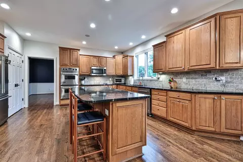 Kitchen - 1271 Aintree Ct, Hamilton Township, OH 45039 photo 1 of 5