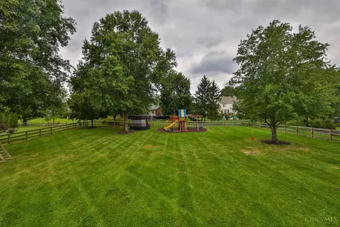 Exterior - 1271 Aintree Ct, Hamilton Township, OH 45039 photo 7 of 14