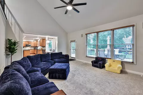Living - 1271 Aintree Ct, Hamilton Township, OH 45039 photo 4 of 5