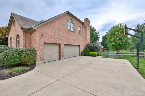 Exterior - 1271 Aintree Ct, Hamilton Township, OH 45039 photo 12 of 14